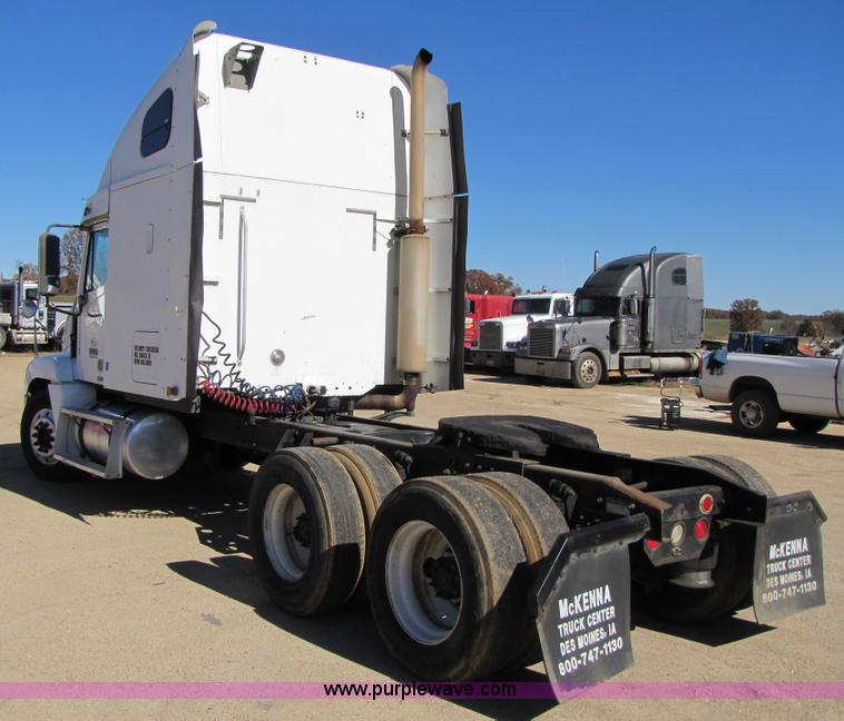 image for item 3559 1999 Freightliner C-112 semi truck