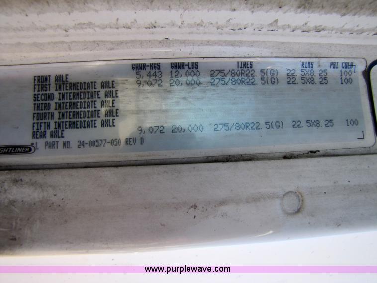 image for item 3559 1999 Freightliner C-112 semi truck