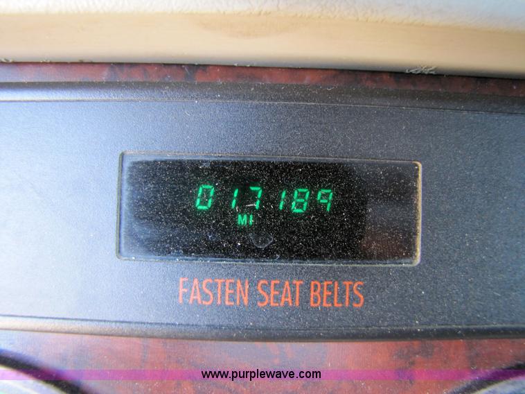 image for item 3559 1999 Freightliner C-112 semi truck