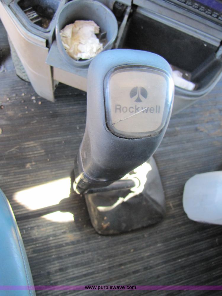 image for item 3559 1999 Freightliner C-112 semi truck