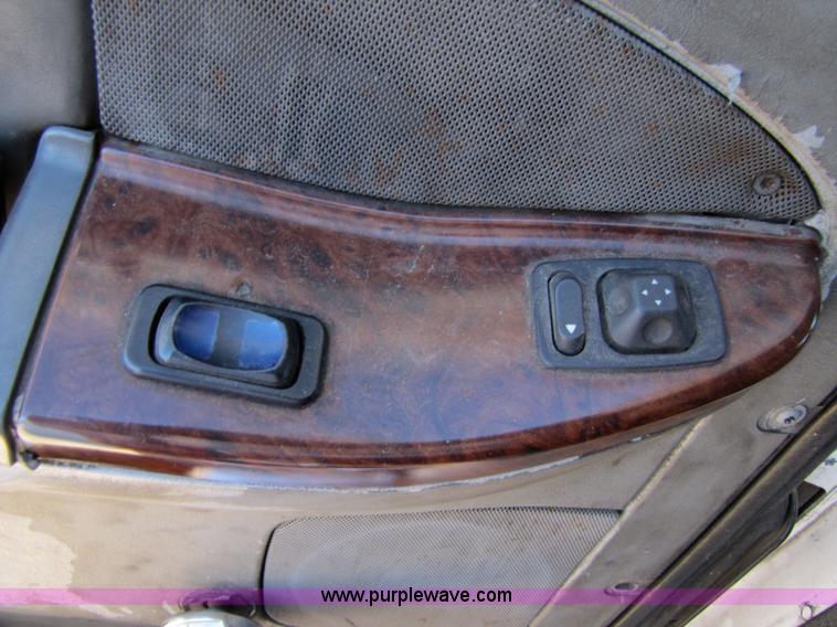 image for item 3559 1999 Freightliner C-112 semi truck