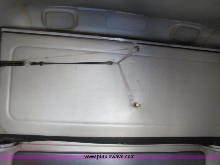 image for item 3559 1999 Freightliner C-112 semi truck