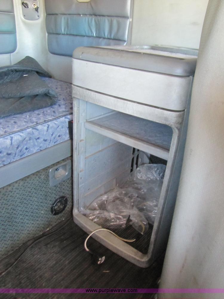 image for item 3559 1999 Freightliner C-112 semi truck