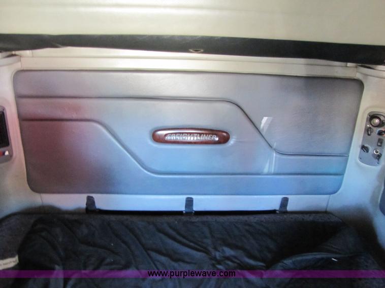 image for item 3559 1999 Freightliner C-112 semi truck