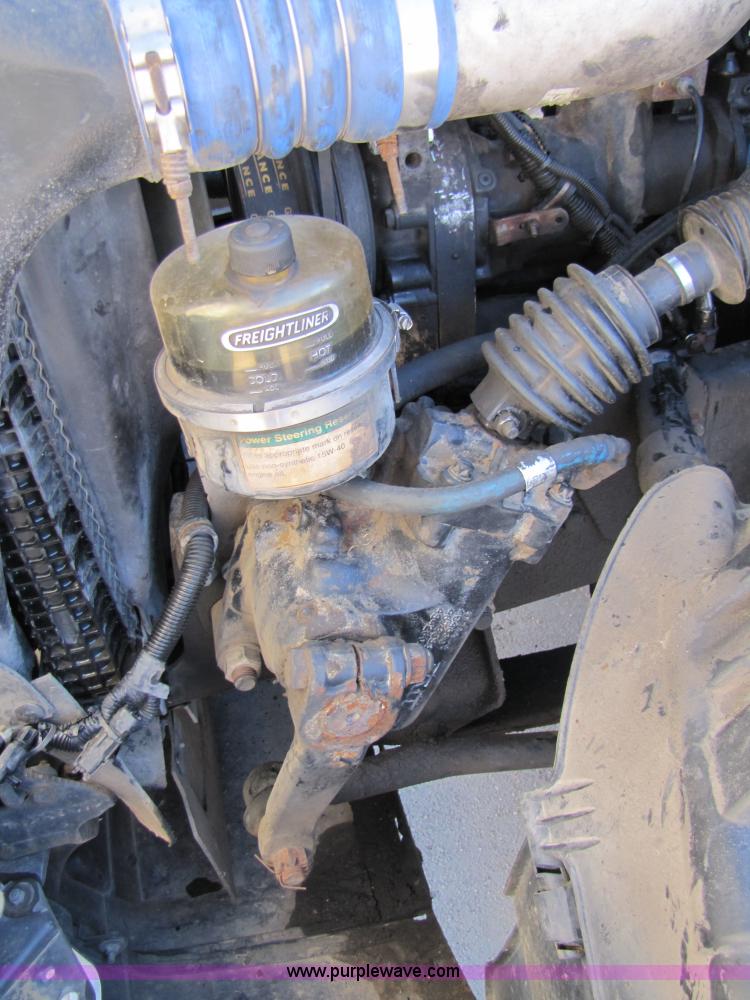 image for item 3559 1999 Freightliner C-112 semi truck