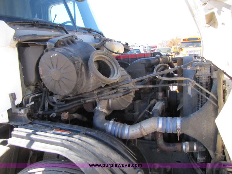 image for item 3559 1999 Freightliner C-112 semi truck