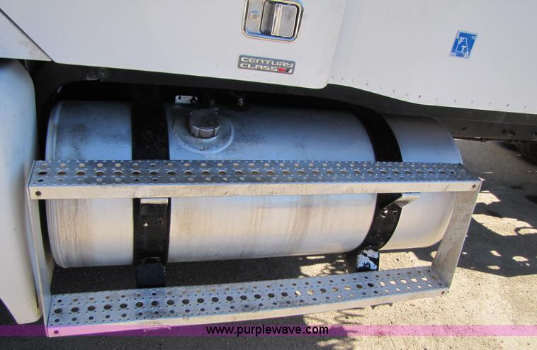 image for item 3559 1999 Freightliner C-112 semi truck