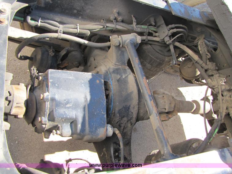 image for item 3559 1999 Freightliner C-112 semi truck