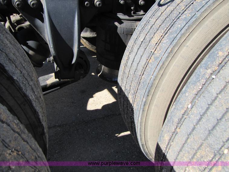 image for item 3559 1999 Freightliner C-112 semi truck