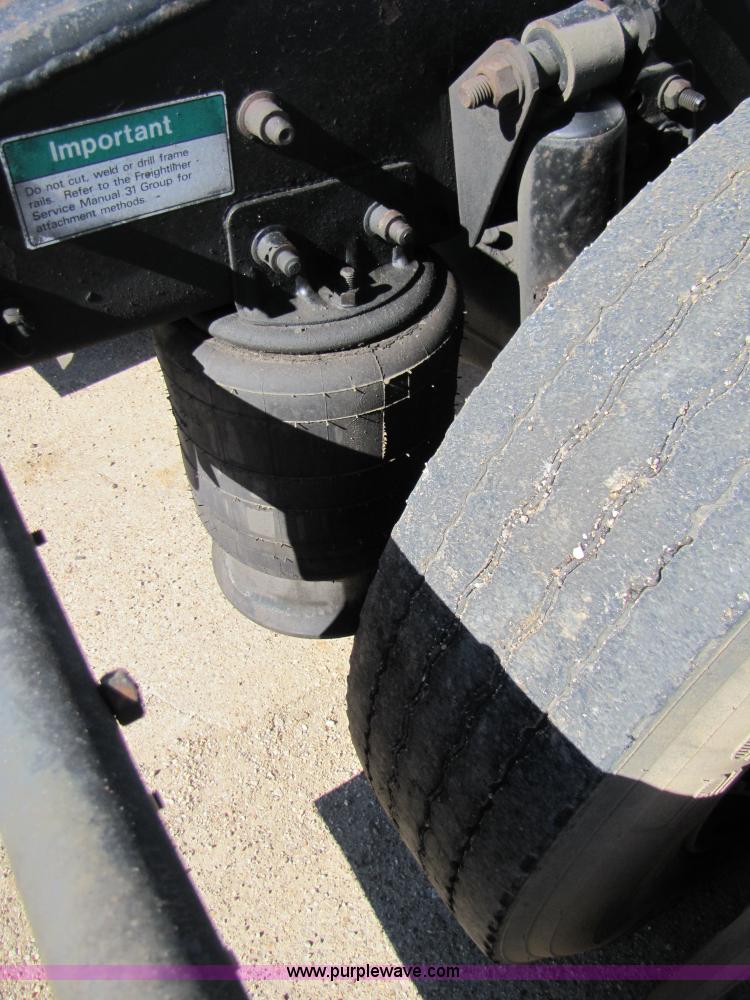 image for item 3559 1999 Freightliner C-112 semi truck