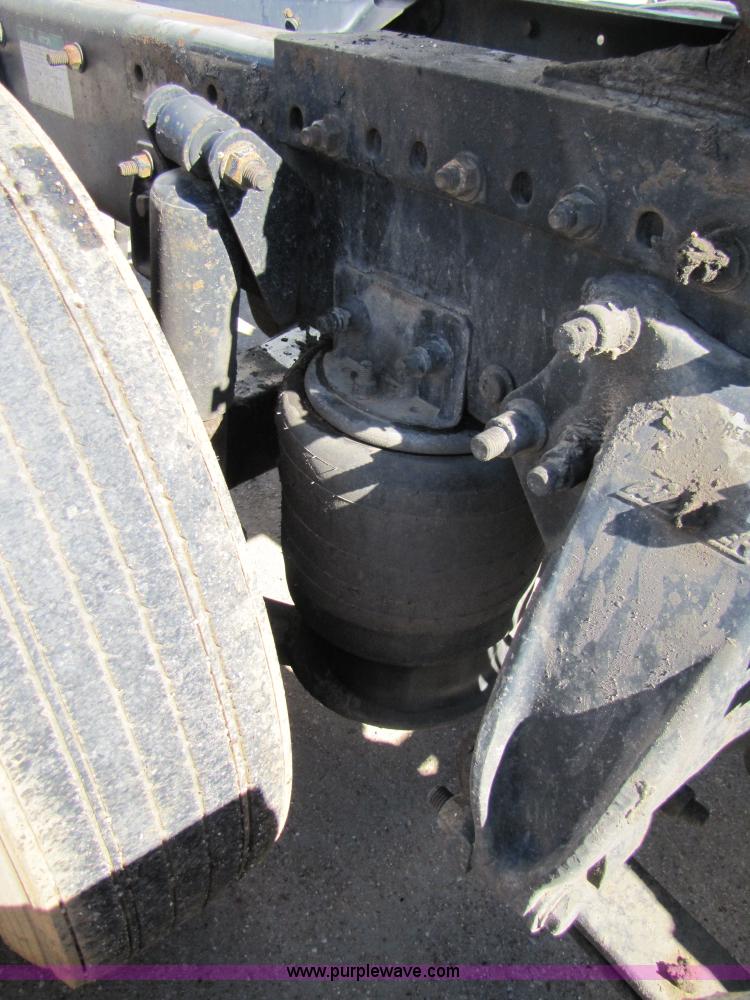 image for item 3559 1999 Freightliner C-112 semi truck