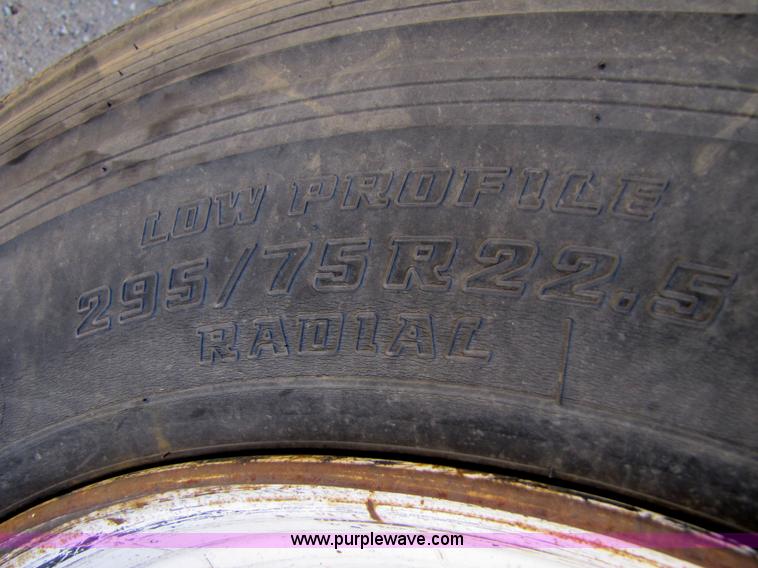 image for item 3559 1999 Freightliner C-112 semi truck