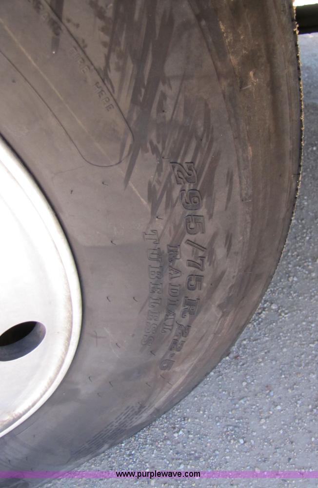 image for item 3559 1999 Freightliner C-112 semi truck