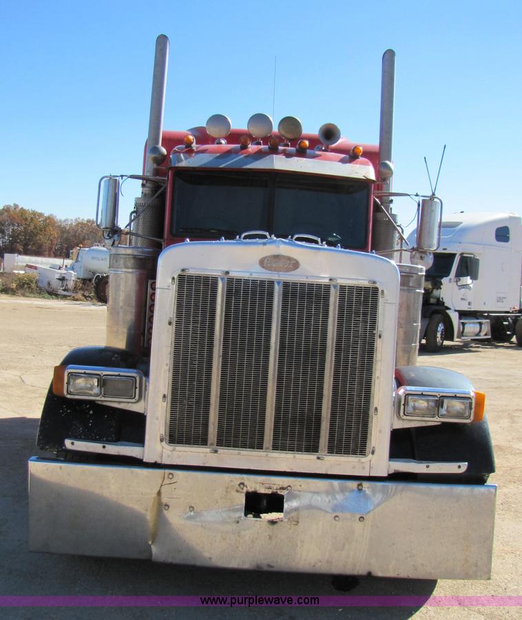 image for item 3560 2000 Peterbilt 379 semi truck