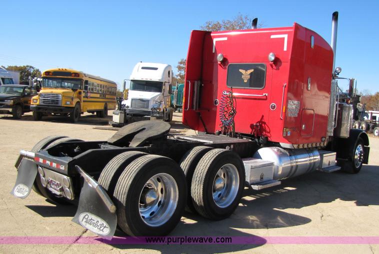 image for item 3560 2000 Peterbilt 379 semi truck