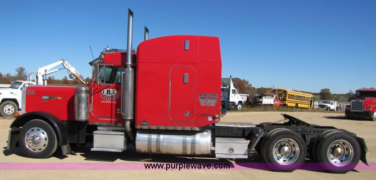 image for item 3560 2000 Peterbilt 379 semi truck