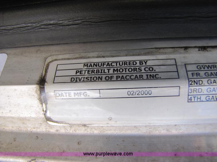 image for item 3560 2000 Peterbilt 379 semi truck