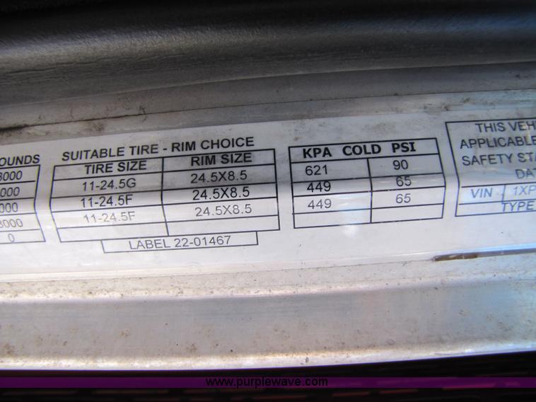 image for item 3560 2000 Peterbilt 379 semi truck