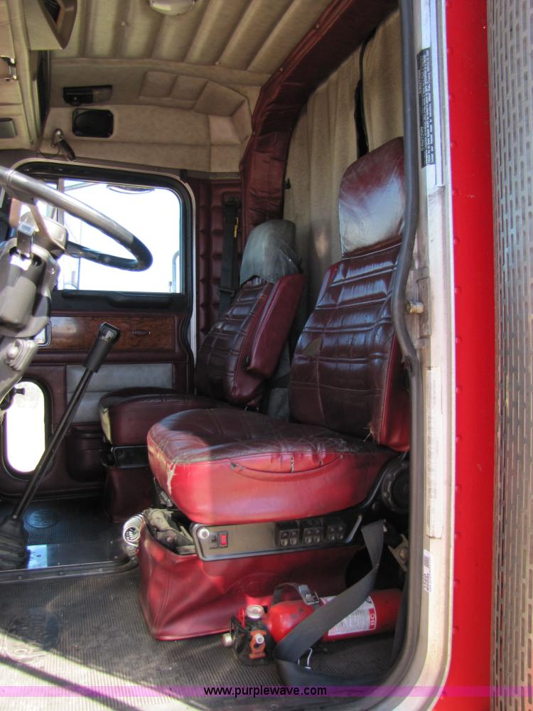 image for item 3560 2000 Peterbilt 379 semi truck