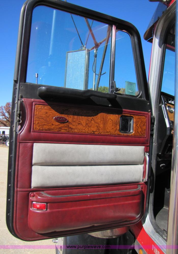 image for item 3560 2000 Peterbilt 379 semi truck