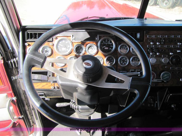 image for item 3560 2000 Peterbilt 379 semi truck