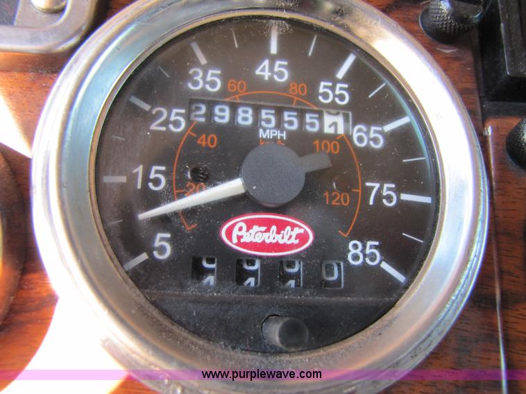 image for item 3560 2000 Peterbilt 379 semi truck