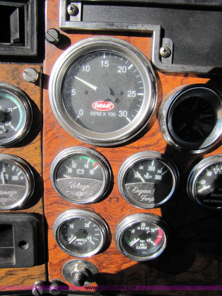 image for item 3560 2000 Peterbilt 379 semi truck