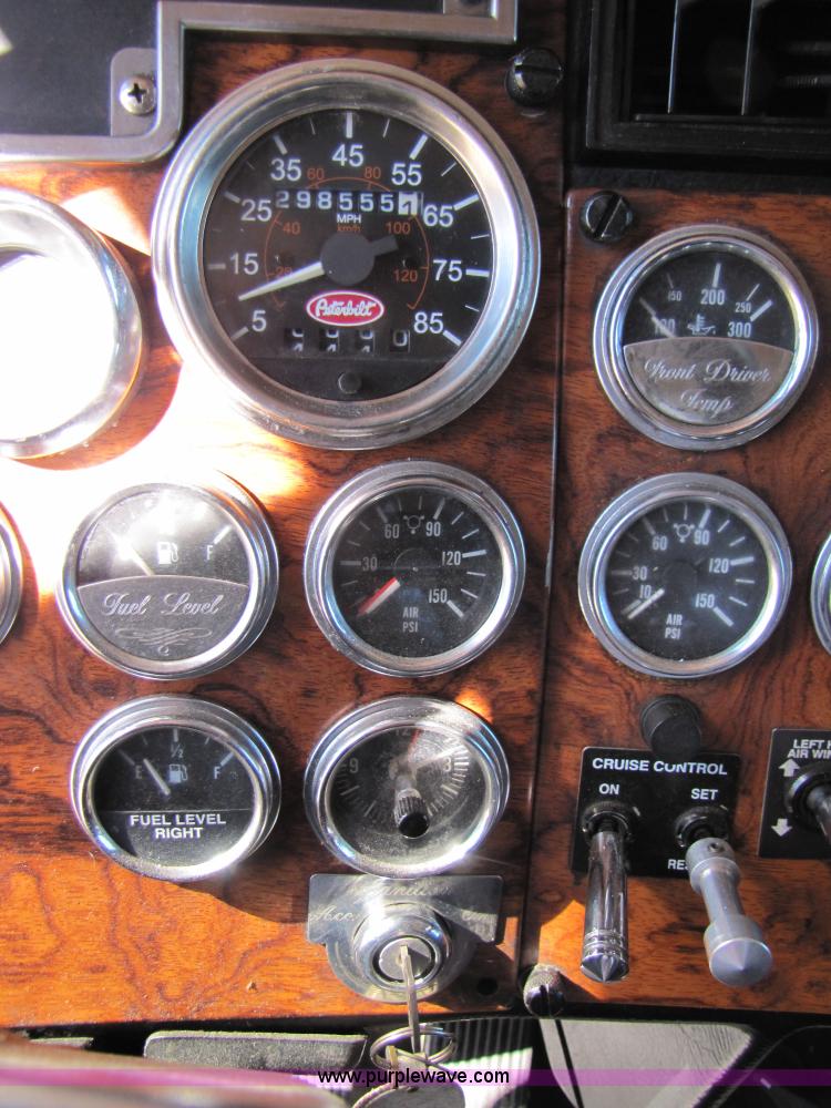 image for item 3560 2000 Peterbilt 379 semi truck