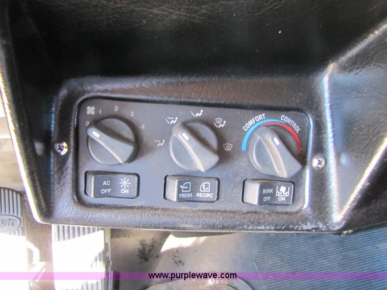 image for item 3560 2000 Peterbilt 379 semi truck