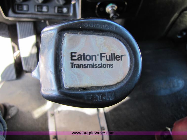 image for item 3560 2000 Peterbilt 379 semi truck