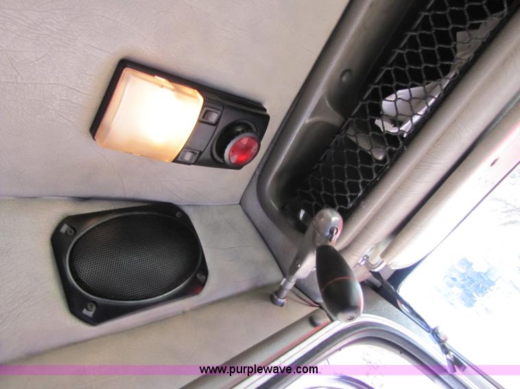 image for item 3560 2000 Peterbilt 379 semi truck