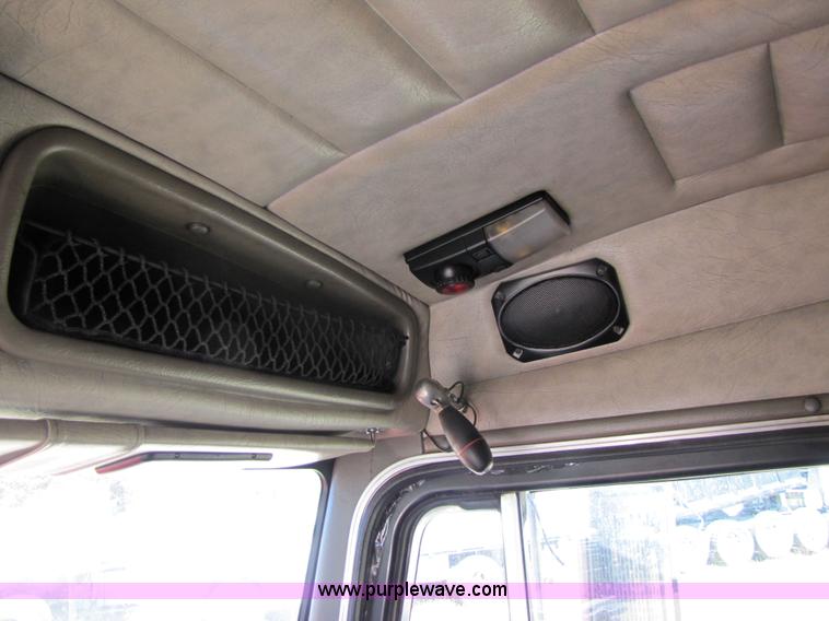 image for item 3560 2000 Peterbilt 379 semi truck