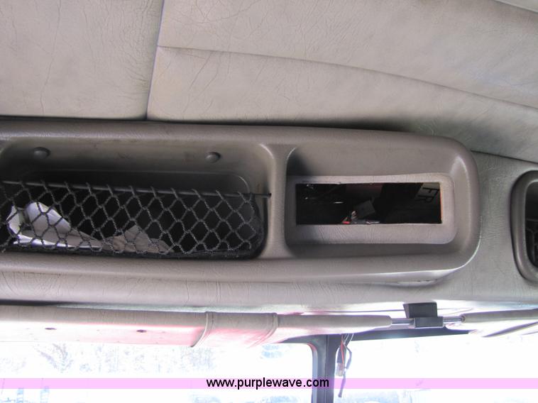 image for item 3560 2000 Peterbilt 379 semi truck