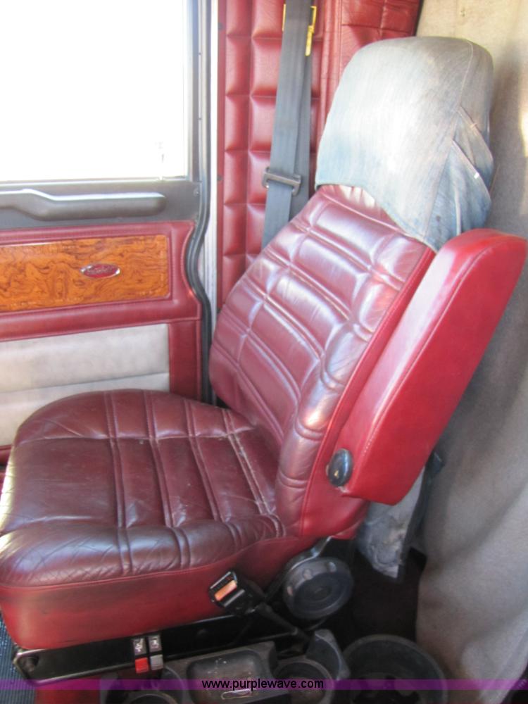 image for item 3560 2000 Peterbilt 379 semi truck