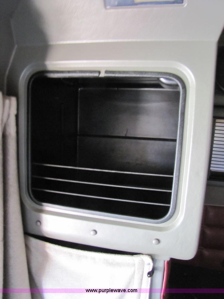 image for item 3560 2000 Peterbilt 379 semi truck