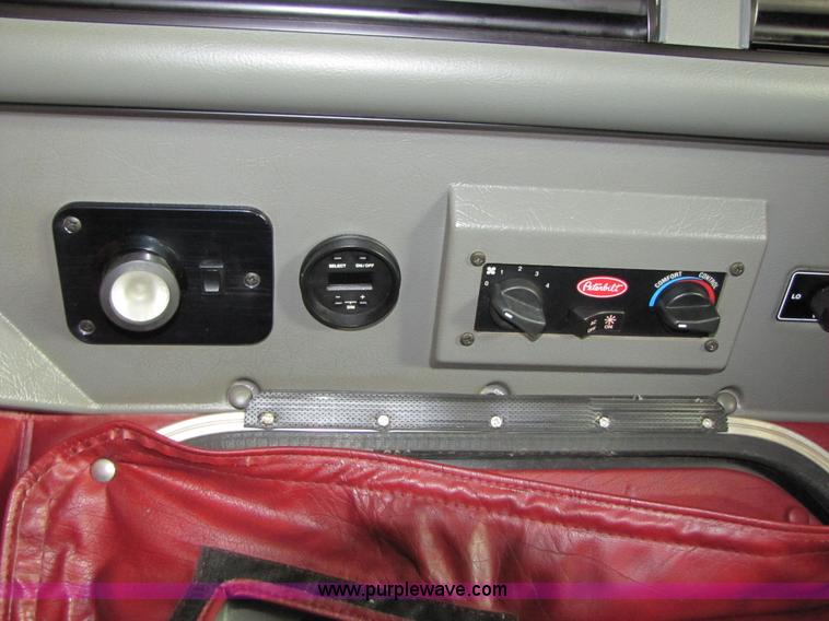 image for item 3560 2000 Peterbilt 379 semi truck