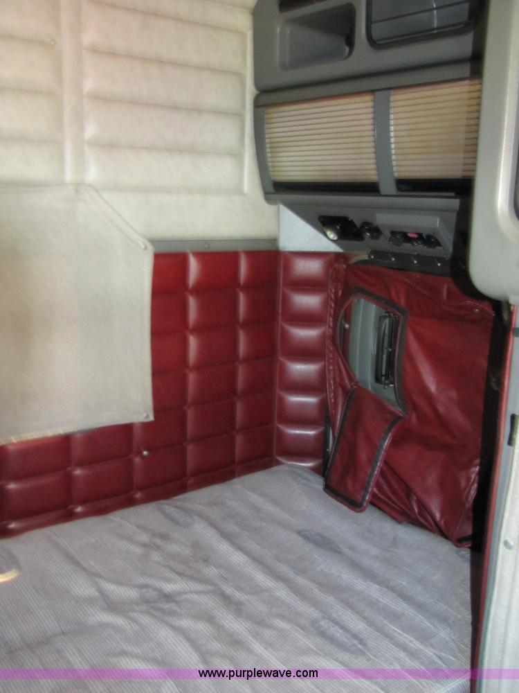 image for item 3560 2000 Peterbilt 379 semi truck