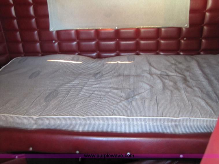 image for item 3560 2000 Peterbilt 379 semi truck