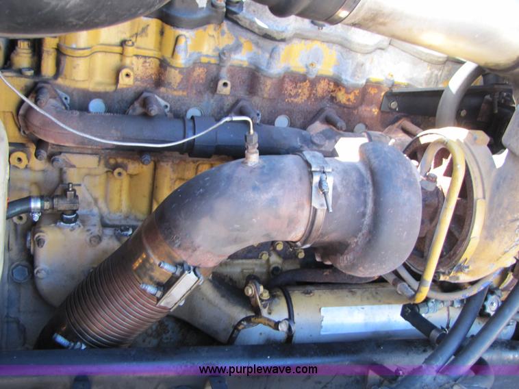 image for item 3560 2000 Peterbilt 379 semi truck