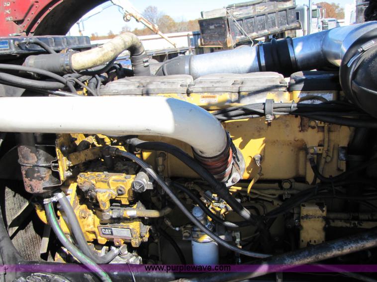 image for item 3560 2000 Peterbilt 379 semi truck