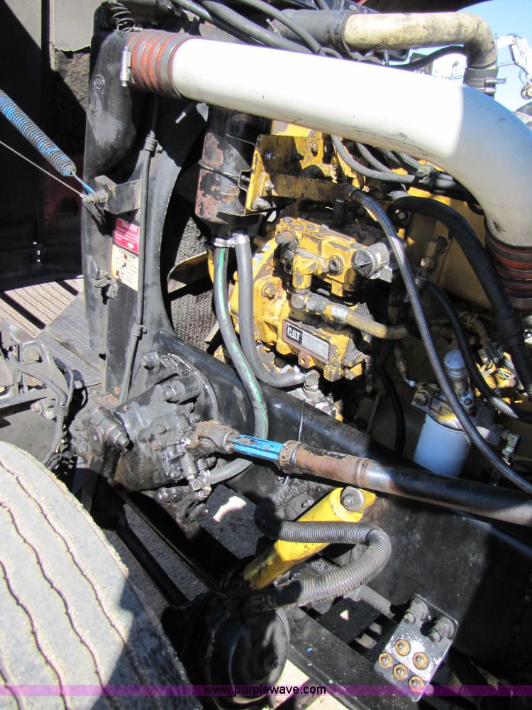 image for item 3560 2000 Peterbilt 379 semi truck