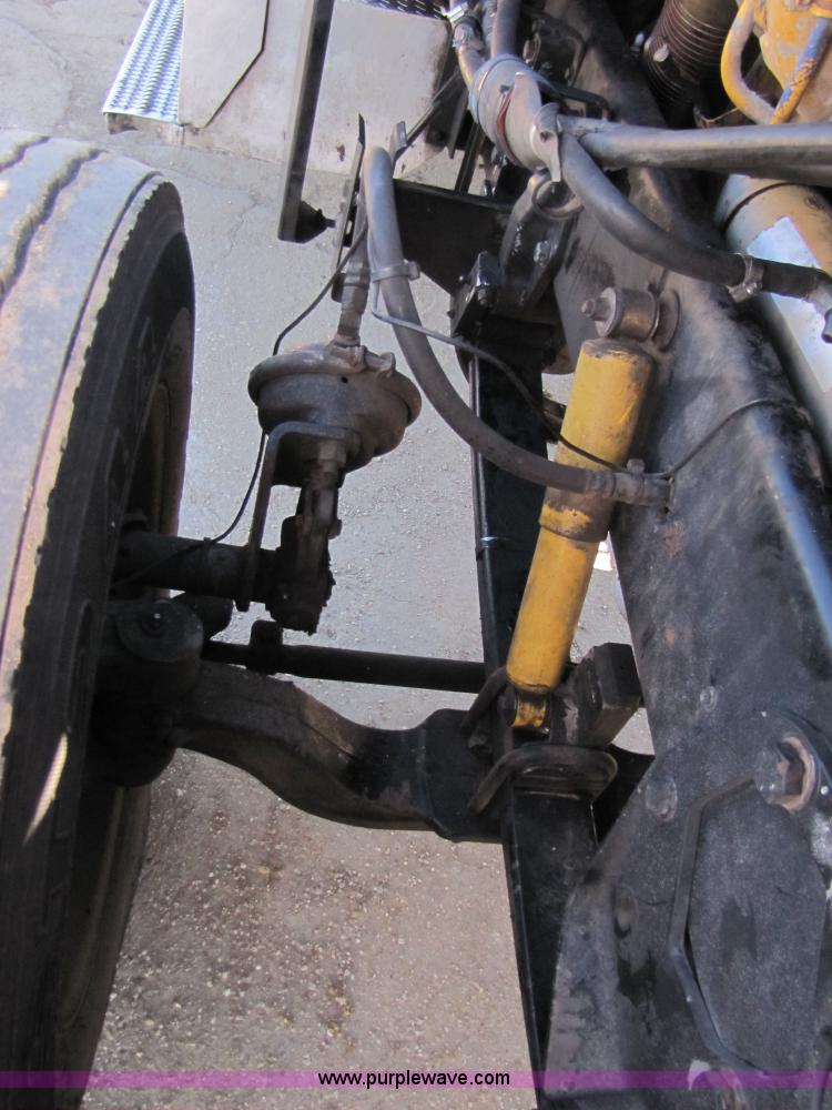 image for item 3560 2000 Peterbilt 379 semi truck