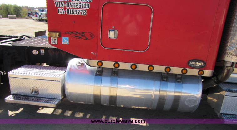 image for item 3560 2000 Peterbilt 379 semi truck