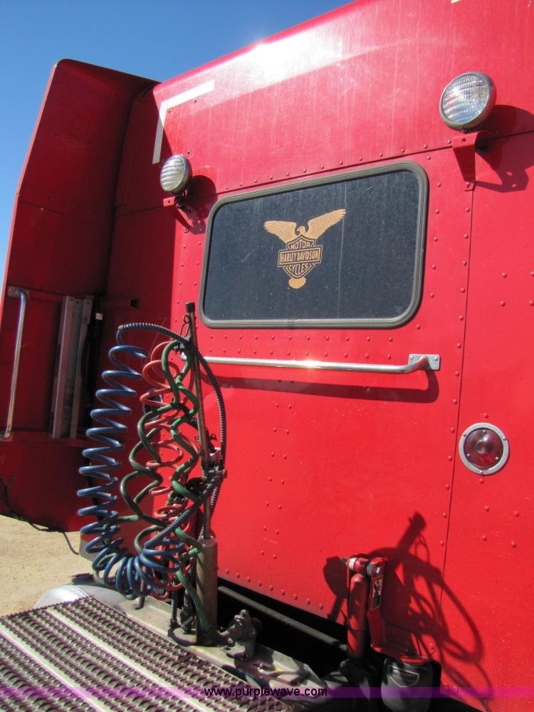 image for item 3560 2000 Peterbilt 379 semi truck