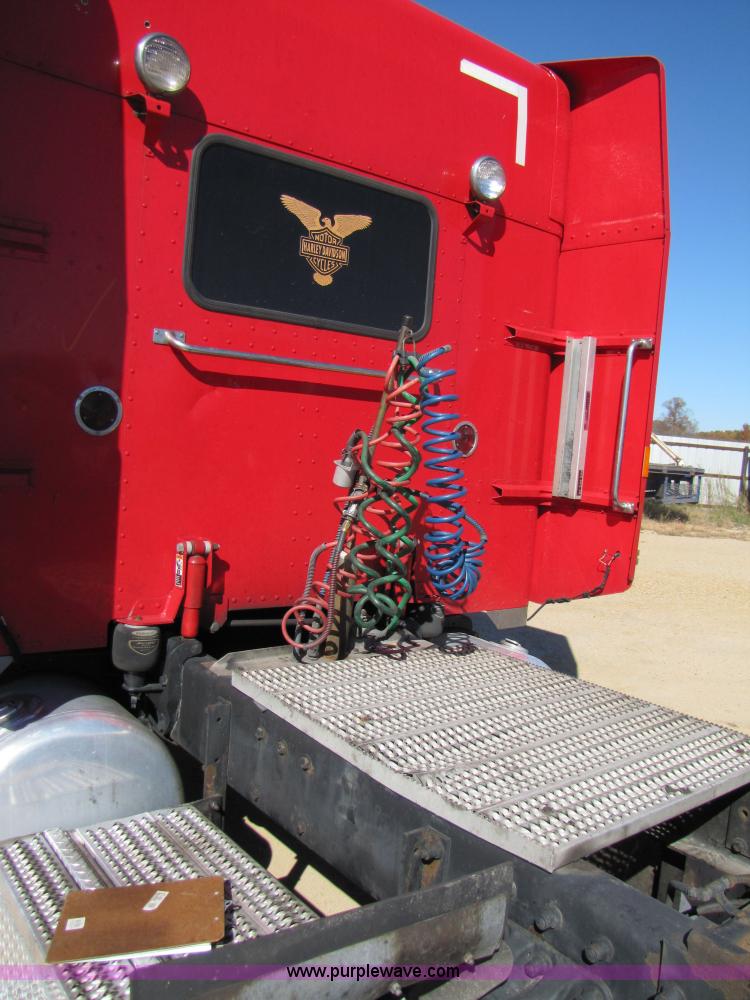 image for item 3560 2000 Peterbilt 379 semi truck