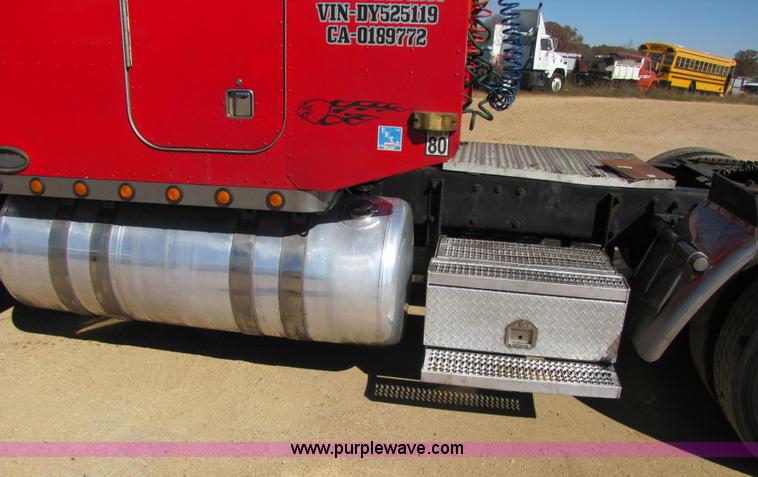 image for item 3560 2000 Peterbilt 379 semi truck