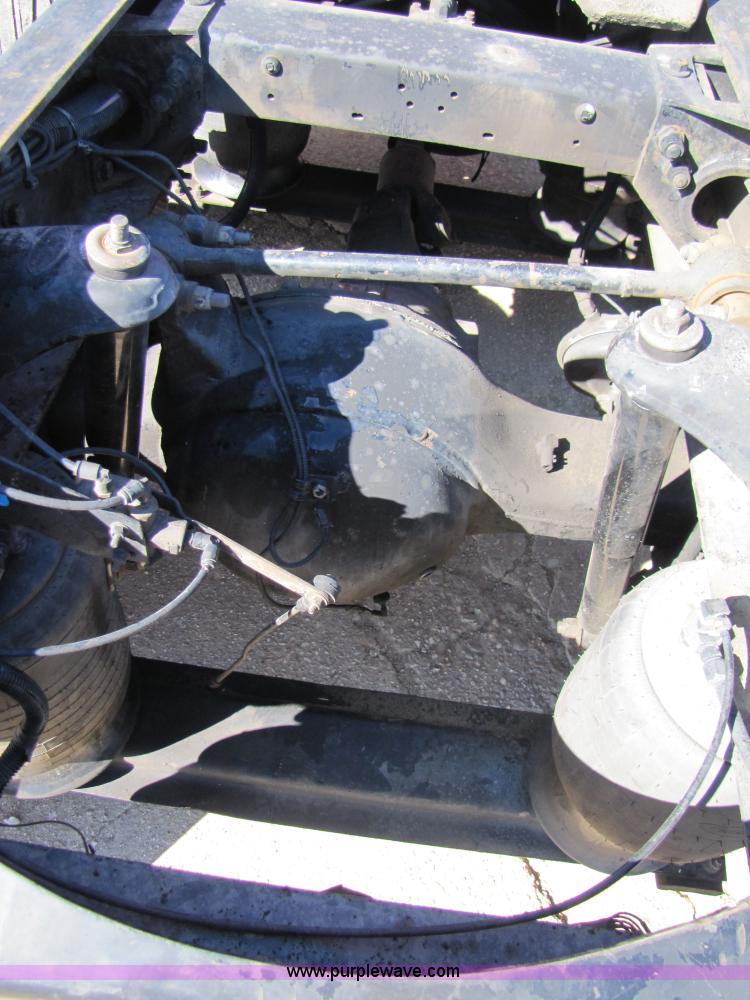 image for item 3560 2000 Peterbilt 379 semi truck