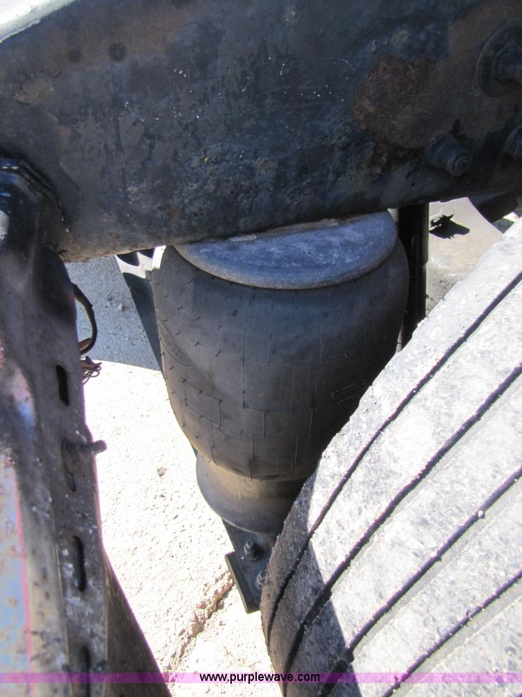 image for item 3560 2000 Peterbilt 379 semi truck