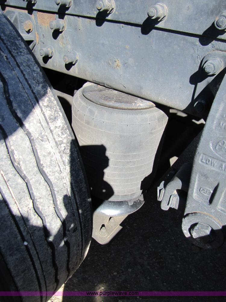 image for item 3560 2000 Peterbilt 379 semi truck