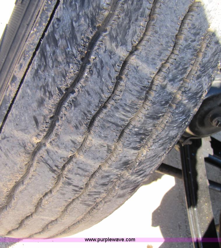 image for item 3560 2000 Peterbilt 379 semi truck